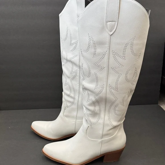 White Embroidered Knee-High Boots - Picture 7 of 9